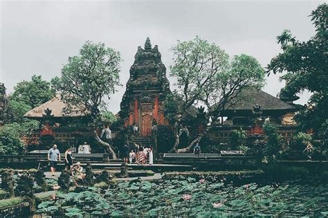 german woman in bali temple|German female tourist arrested after stripping naked,。